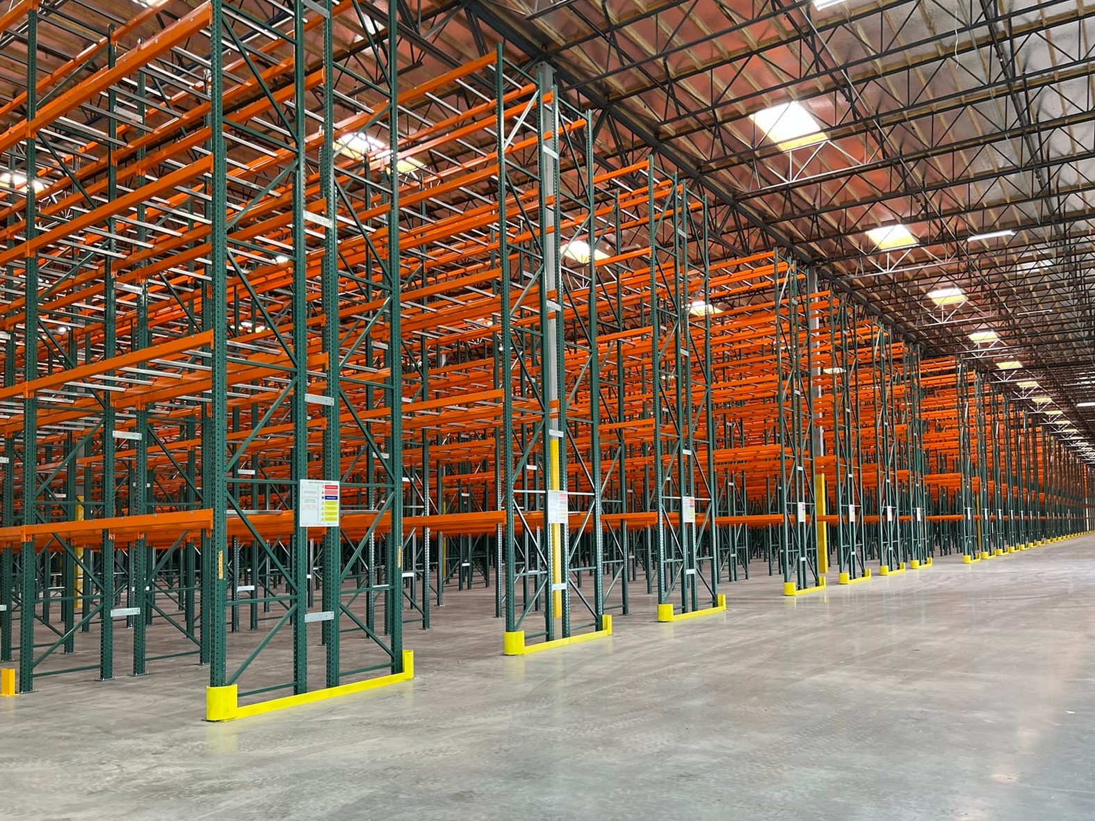Narrow Aisle & VNA Racking warehouse storage system