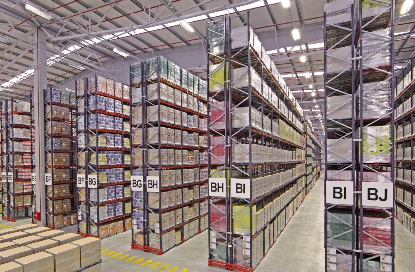 Selective Pallet Rack product in warehouse setting